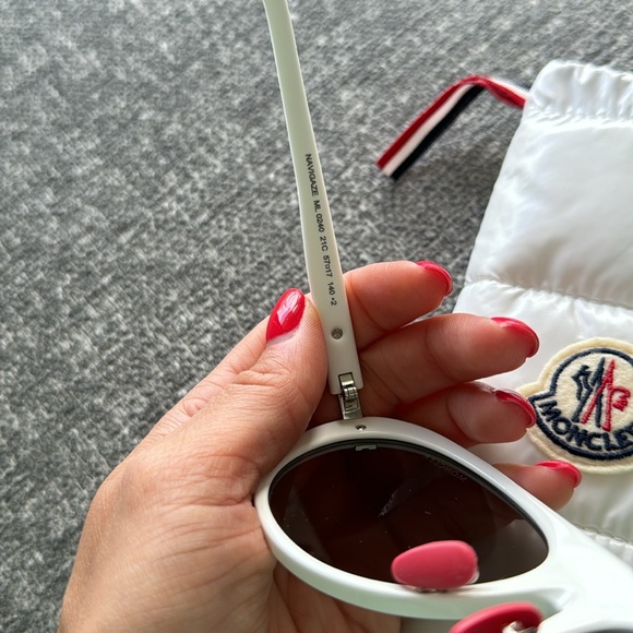 Moncler sunglasses - Picture 5 of 5